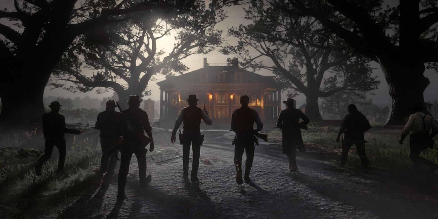 Various members of the Van der Linde gang advance on Braithwaite Manor in a screenshot from RDR2.