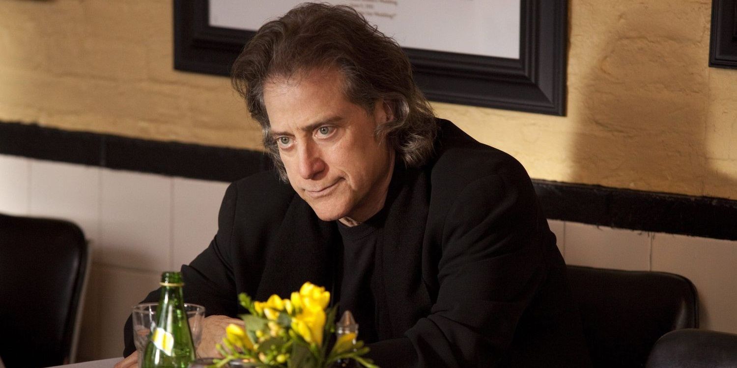 Richard Lewis sits in a restaurant in Curb Your Enthusiasm