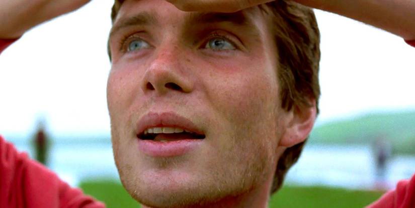 Cillian Murphy as Jim looking into the distance at the end of 28 Days Later.