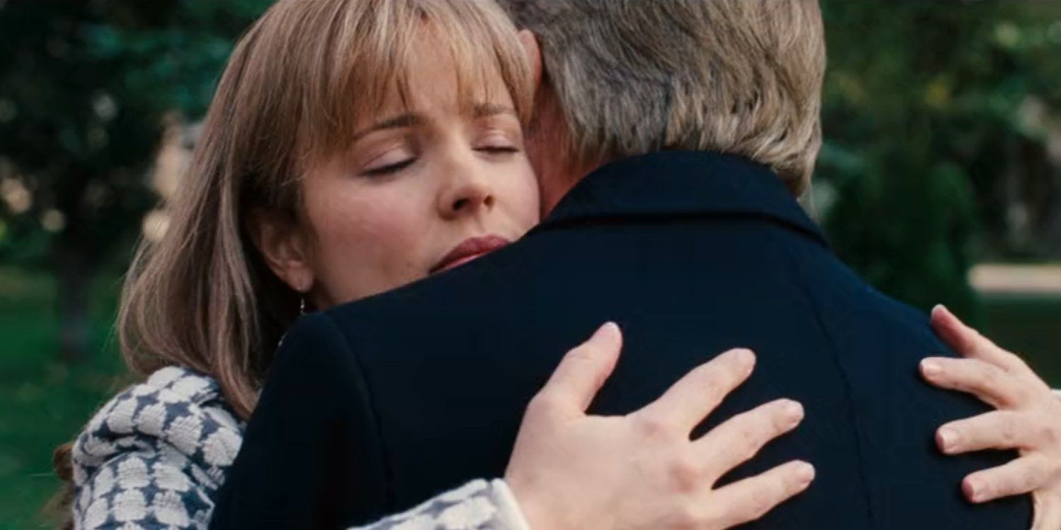 Paige (Rachel McAdams) hugging her father, Bill (Sam Neill), in The Vow