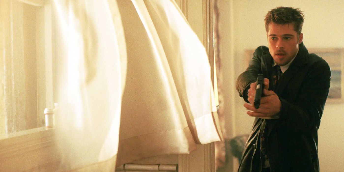 Se7en Brad Pitt as Mills holding.a gun