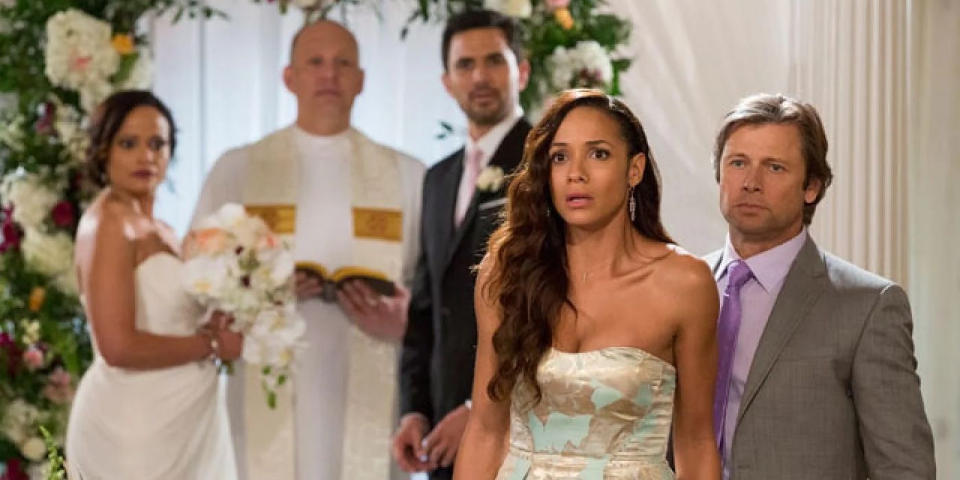 Spence Westmore (Grant Show), Rosie (Dania Ramirez), and Zolia (Judy Reyes) looking at someone in shock as Rosie in on the altar getting married in Devious Maids. - Devious Maids Had Good Viewership But It Was Sinking - Declining Ratings Likely Led To Devious Maids' Cancelation Before Season 5