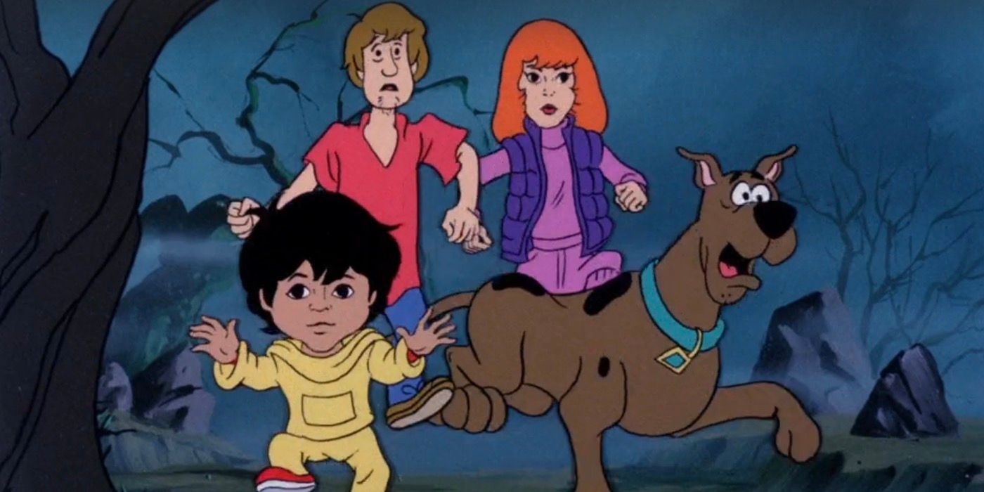 Shaggy, Daphne, Flim-Flam and Scooby-Doo are running away from a dragon. 
