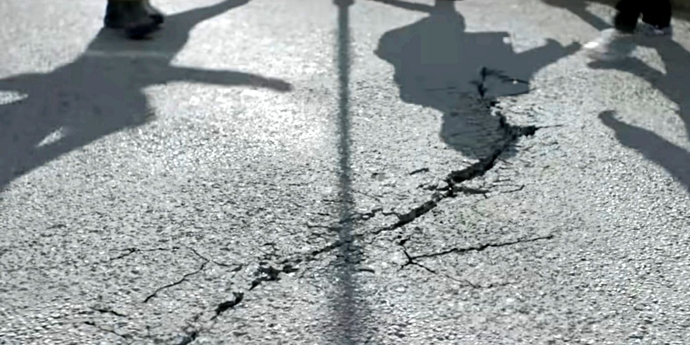 A crack in the pavement in the Netflix film The Abyss.