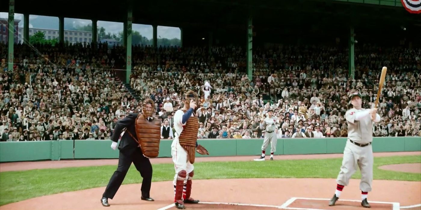 Moe Berg (Paul Rudd) joga beisebol em The Catcher Was A Spy