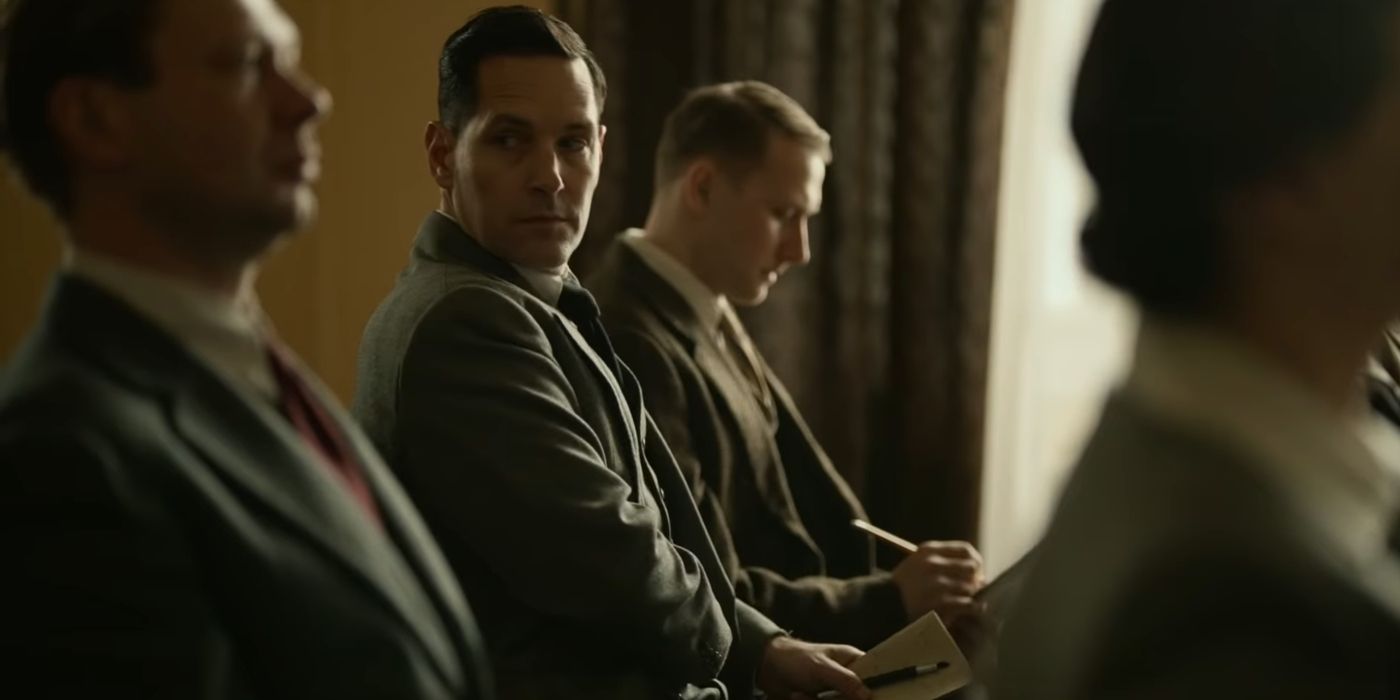 Moe Berg (Paul Rudd) assiste a uma palestra em The Catcher Was A Spy.