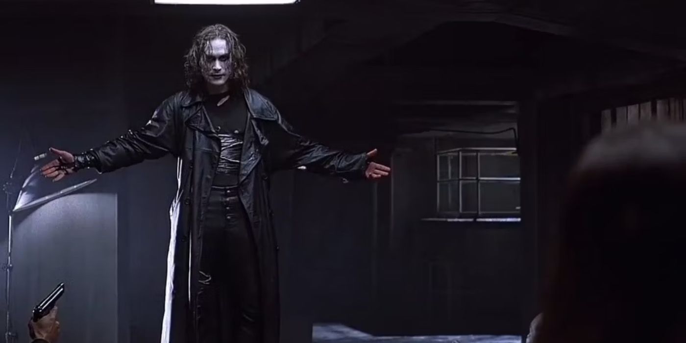 Brandon Lee as The Crow stands with arms wide in The Crow (1994).