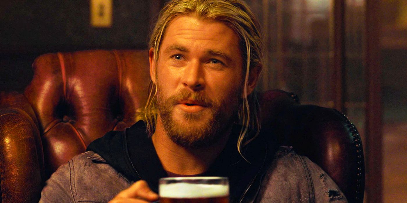 Thor drinking beer with Doctor Strange in Thor Ragnarok