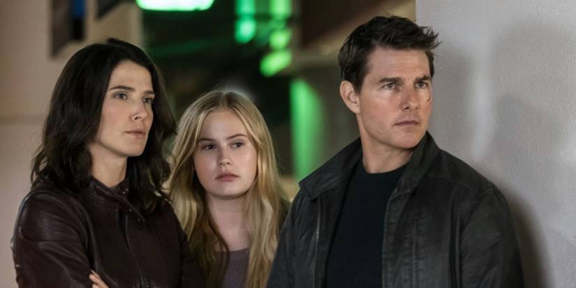 Tom Cruise, Danika Yarosh, and Cobie Smulders Standing Together in Jack Reacher Never Go Back