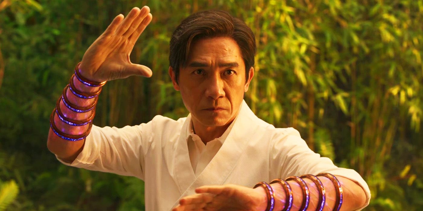 Xu Wenwu using the Ten Rings at the door to Ta Lo in Shang-Chi and the Legend of the Ten Rings