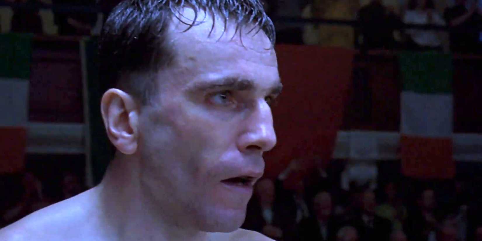 Daniel Day-Lewis in the boxing ring in The Boxer