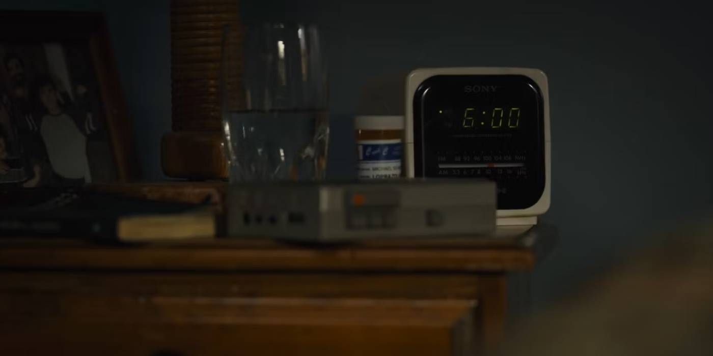 Alarm clock at 6_00 AM in Five Nights at Freddy's