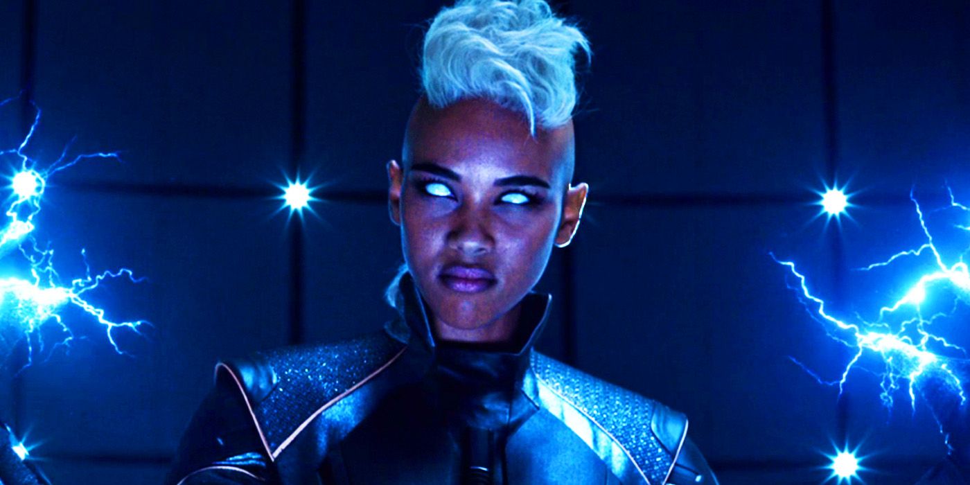 Alexandra Shipp como Tempestade exibindo poder em X-Men Apocalypse