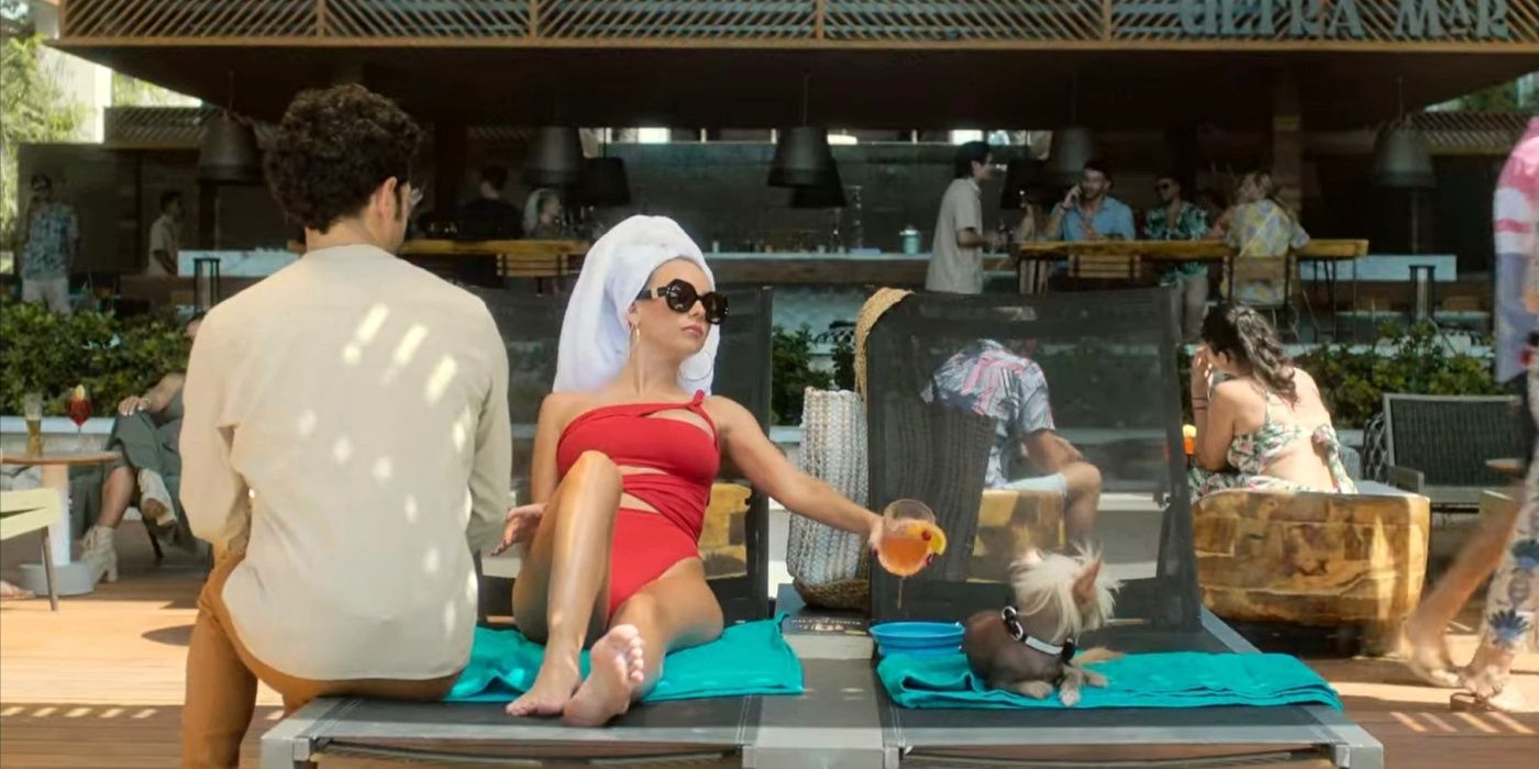 Alfonso Dosal as Miguel and Ester Expósito as Lilí in Bandidos.