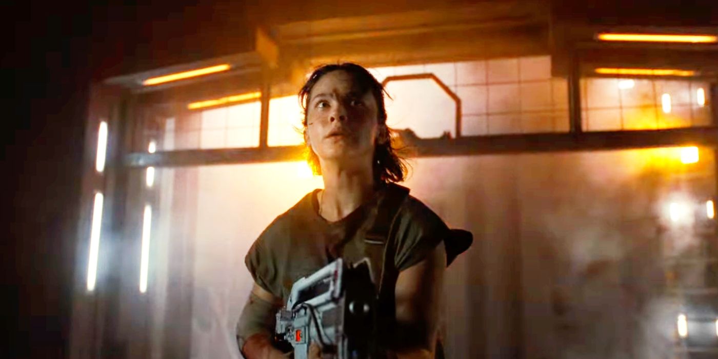 Cailee Spaeny holding a gun and looking scared in Alien Romulus