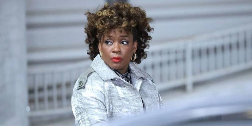 Aunjanue Ellis as Carolyn Wilder looking over her shoulder in Justified City Primeval.