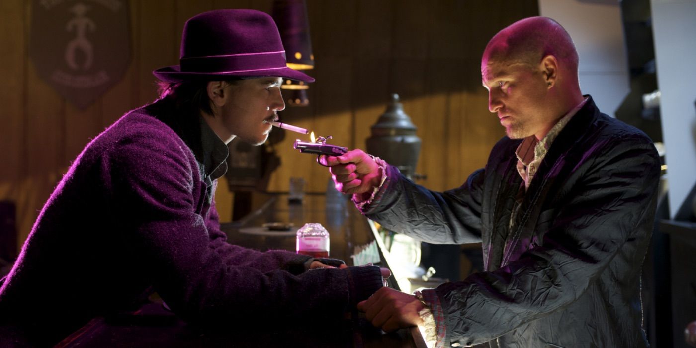 Woody Harrelson acende um cigarro para Josh Hartnett em Bunraku