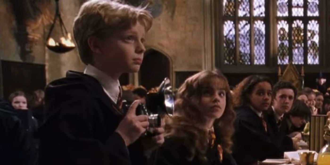 Hugh Mitchell como Colin Creevey e sua câmera em Harry Potter e a Câmara Secreta