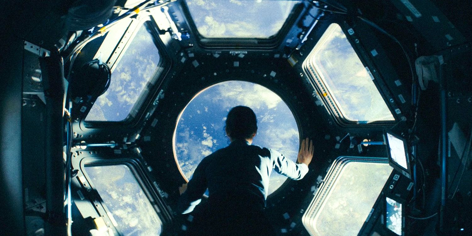 Uma mulher a bordo de uma espaçonave na 1ª temporada do Constellation, episódio 8