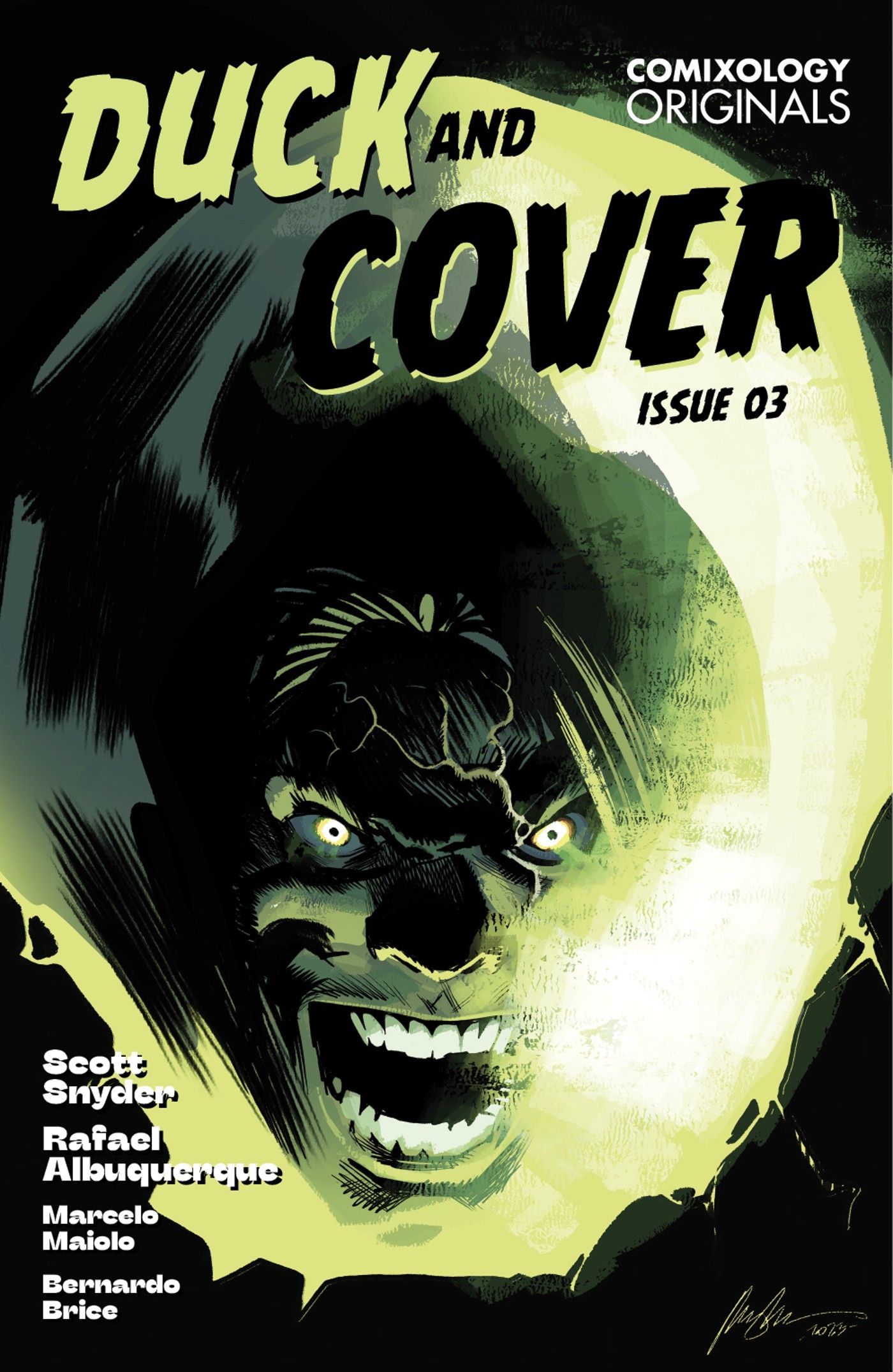 O rosto de um homem sorri loucamente sombreado em preto e verde, uma luz amarela o circundando na capa da Duck and Cover #3.