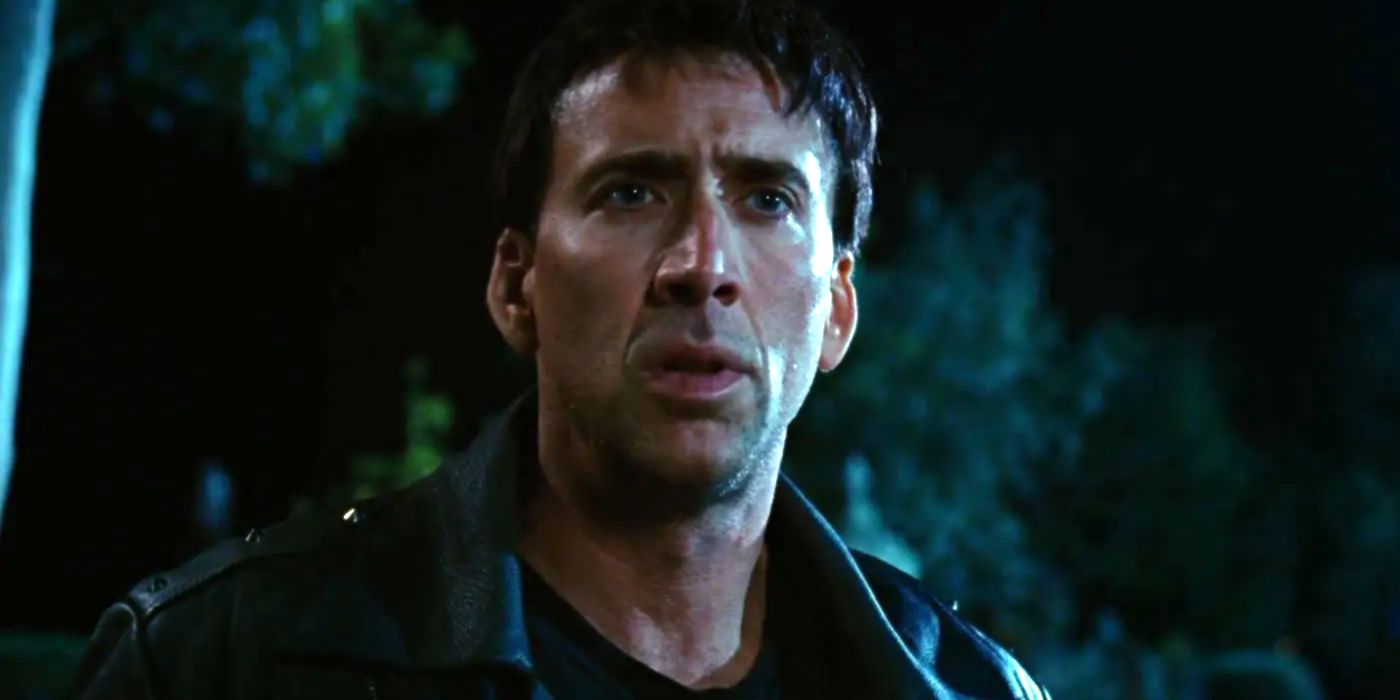 Nicolas Cage como Johnny Blaze parecendo confuso em Ghost Rider (2007)