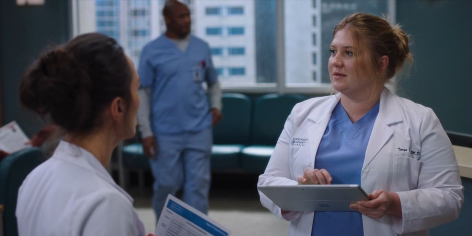 Jaicy Elliot As Taryn Helm & Midori Francis As Mika Yasuda In Grey's Anatomy.jpg