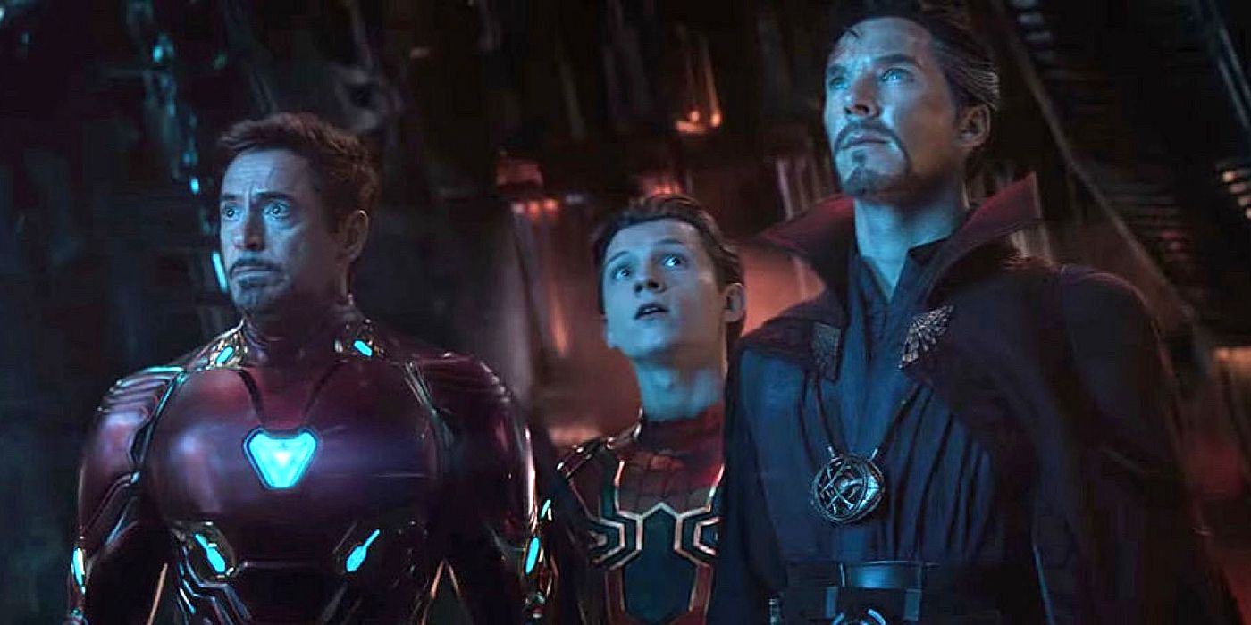 Robert Downey Jr como Homem de Ferro, Tom Holland como Homem-Aranha e Benedict Cumberbatch como Doutor Estranho em Vingadores: Guerra Infinita