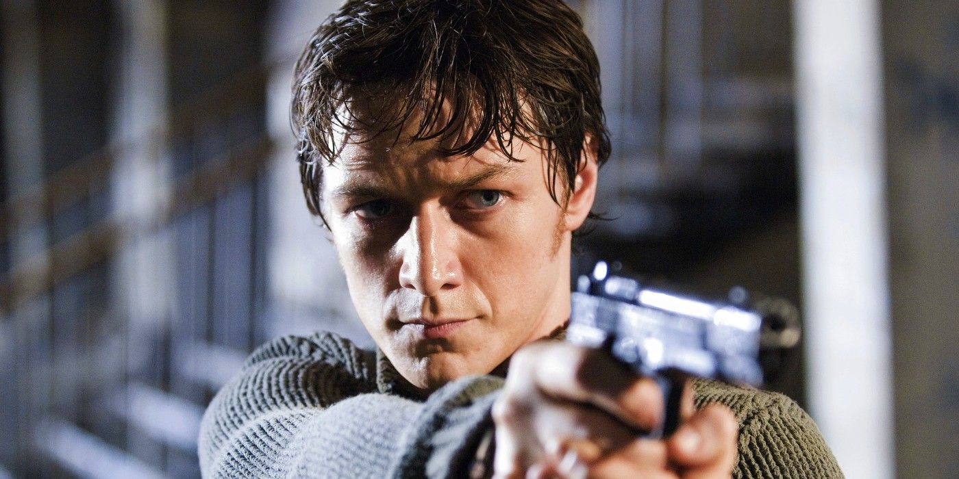 James McAvoy as Wesley Gibson pointing a gun in Wanted.