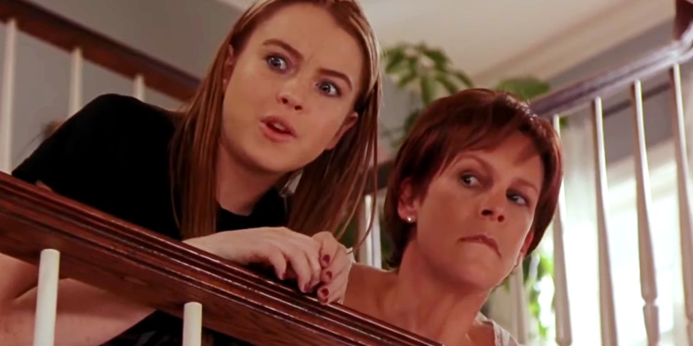 Jamie Lee Curtis as Anna and Lindsay Lohan as Tess on the Staircase in Freaky Friday 2003