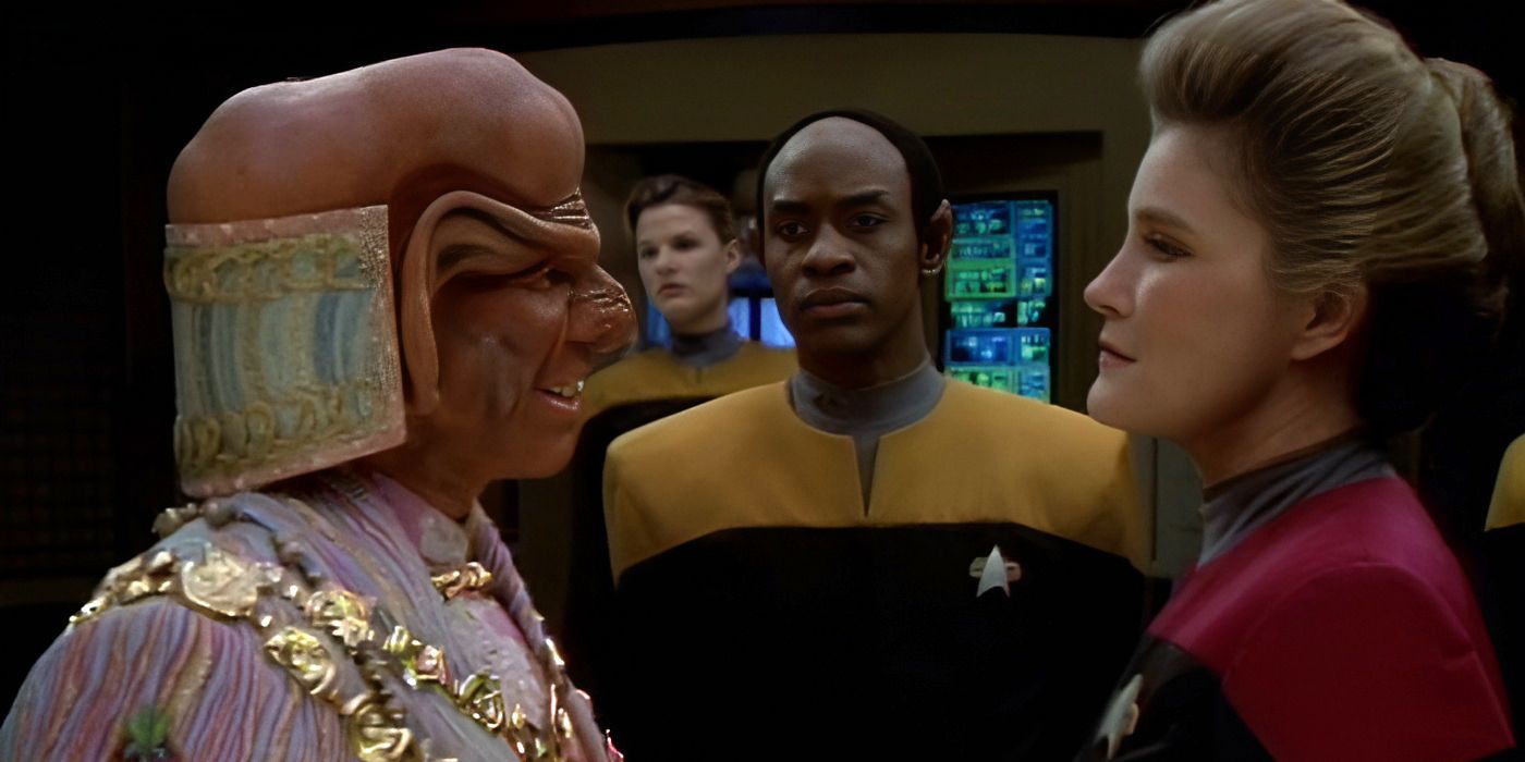 Janeway and Tuvok talk to Ferengi in Voyager False Profits