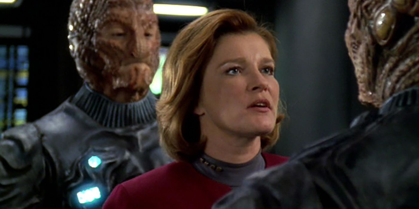 janeway confronts hirogen voyager flesh and blood