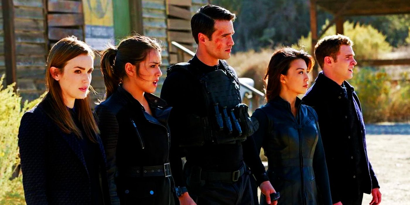 Jemma Simmons, Daisy Johnson, Grant Ward, Melinda May and Leo Fitz in Agents of SHIELD season 1