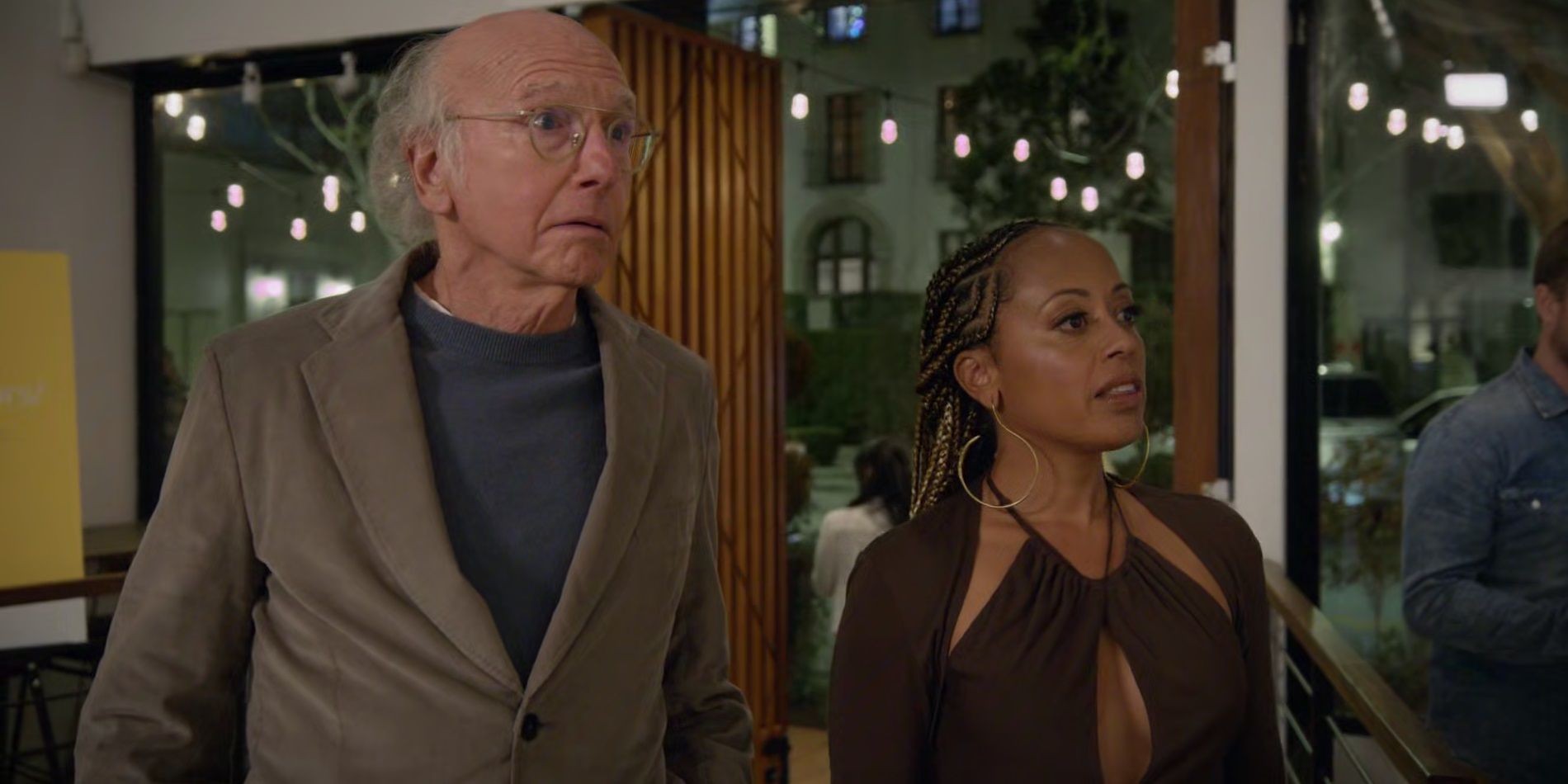 Larry e Renee parecem chocados em Curb Your Enthusiasm