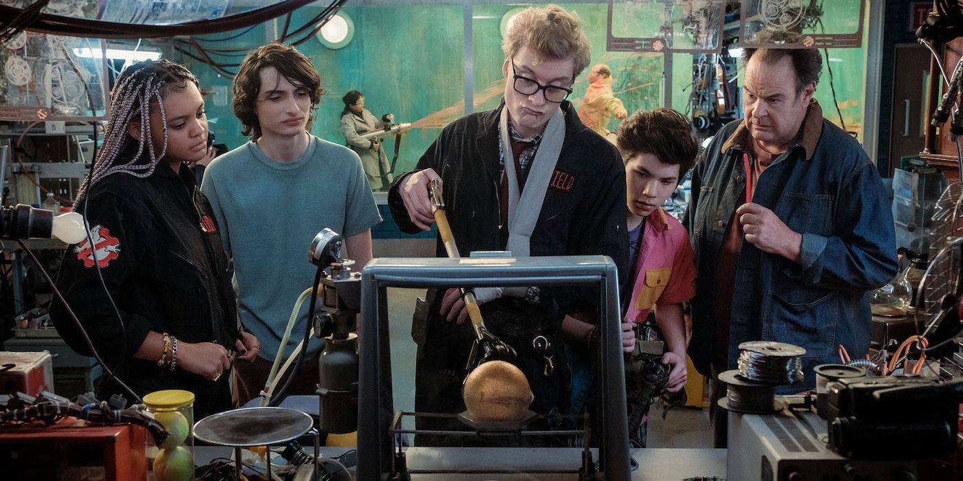 Lucky, Trevor, Pinfield, Podcast, and Ray gather around Garraka's orb in Ghostbusters Frozen Empire