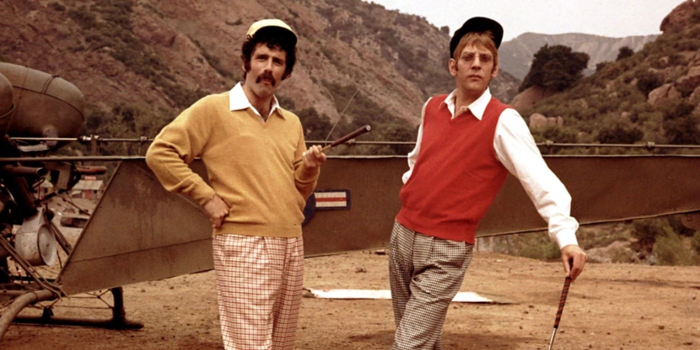 Donald Sutherland and Elliot Gould posing with golf clubs in MASH