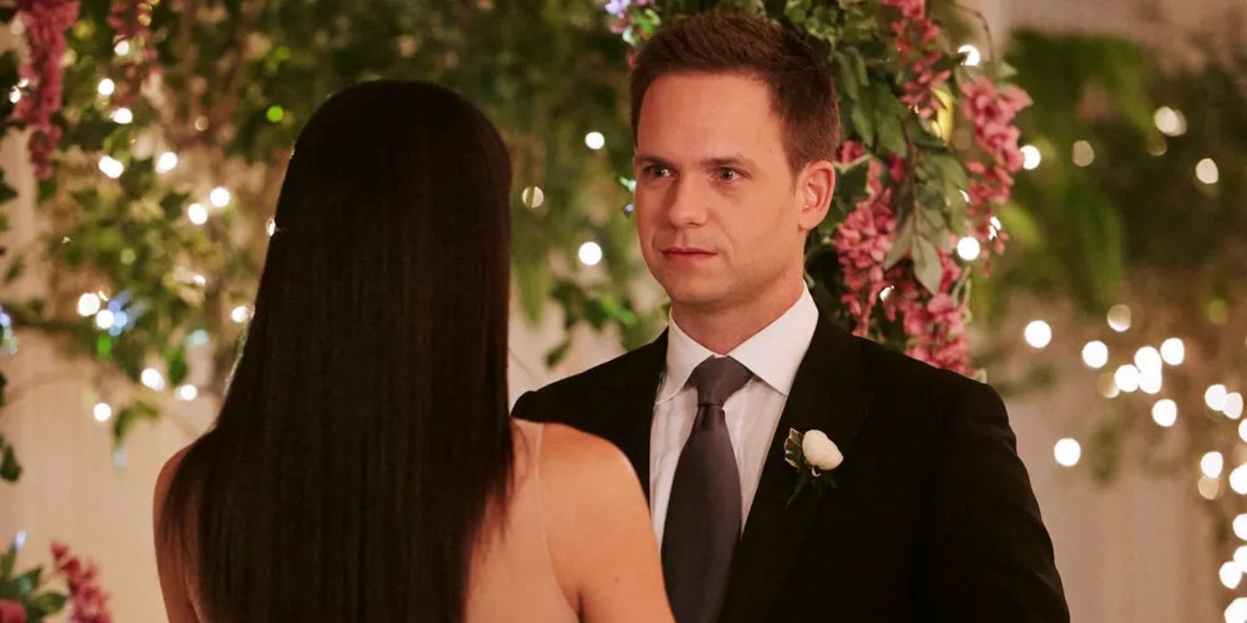 La estrella de Suits, Patrick J. Adams, comparte su opinión sobre el matrimonio de Mike en un posible regreso derivado