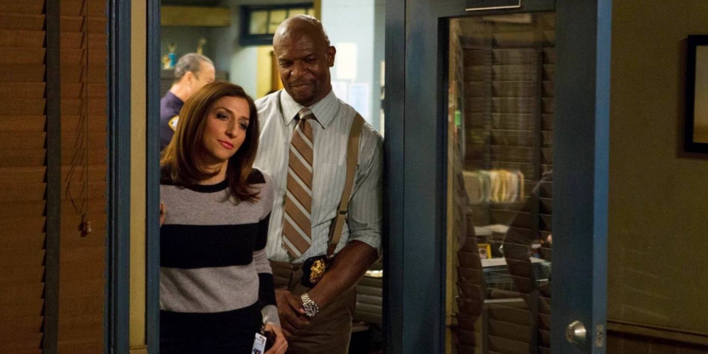 Brooklyn 99: Why Chelsea Peretti's Gina Left The Show