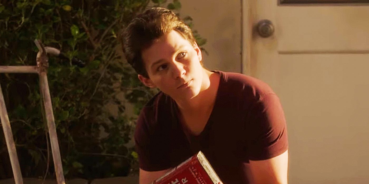 Montana Jordan as Georgie holding a book in Young Sheldon season 7