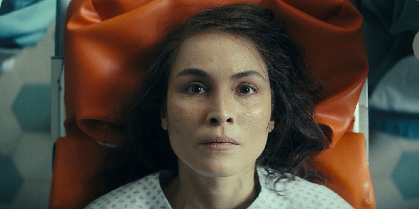 Noomi Rapace como Jo em uma cama de hospital no episódio 8 de Constellation