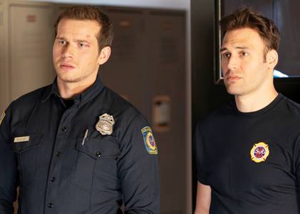 Oliver Stark as Evan 