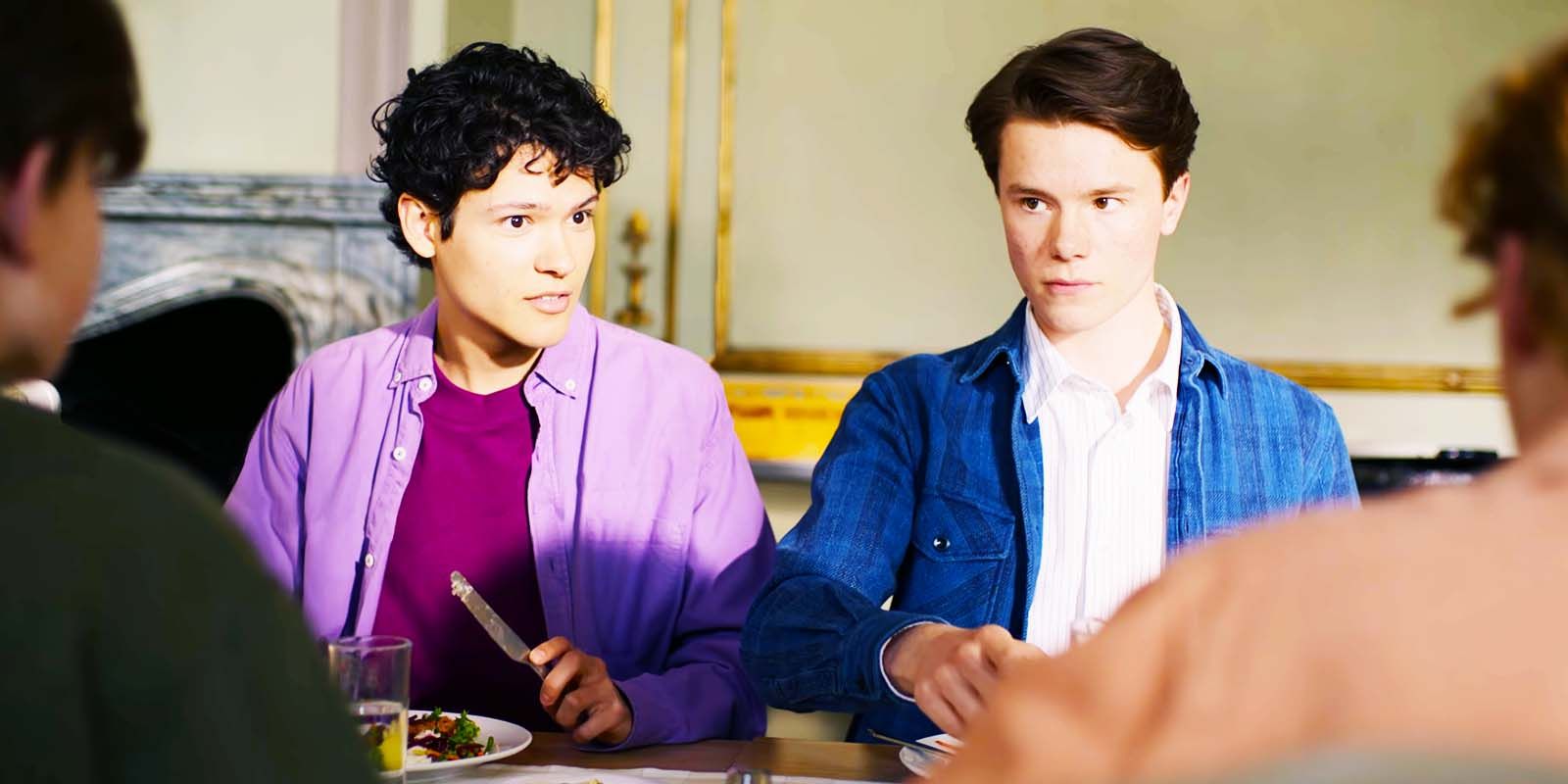 Omar Rudberg as Simon and Edvin Ryding as Wilhelm in Young Royals season 3, episode 4