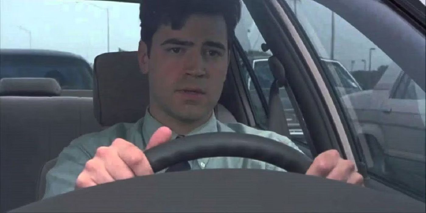 Peter driving in his car in Office Space-1