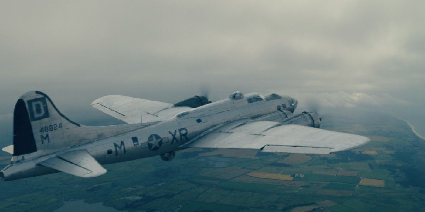 Стивен Спилберг рассказывает о важности бомбардировщика B-17 в документальном фильме «Кровавая сотая»