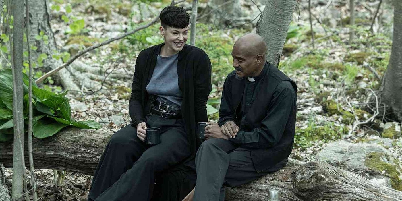 Pollyanna McIntosh as Jadis and Seth Gilliam as Gabriel laughing in The Walking Dead: The Ones Who Live.