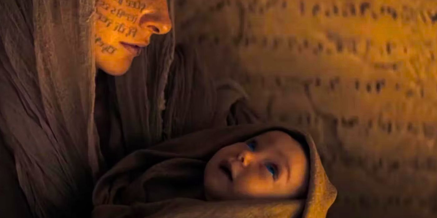 Rebecca Ferguson as Lady Jessica holding a newborn Alia Atreides in Dune