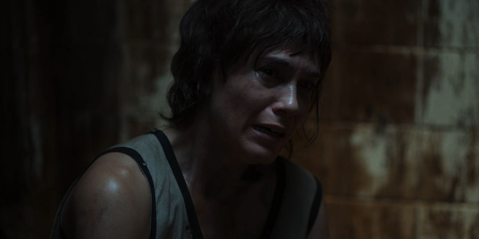 Carla cries and looks disheveled in Red Queen