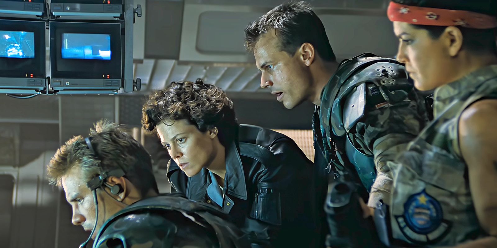 Ripley and crew looking down at screen in Aliens cut scene