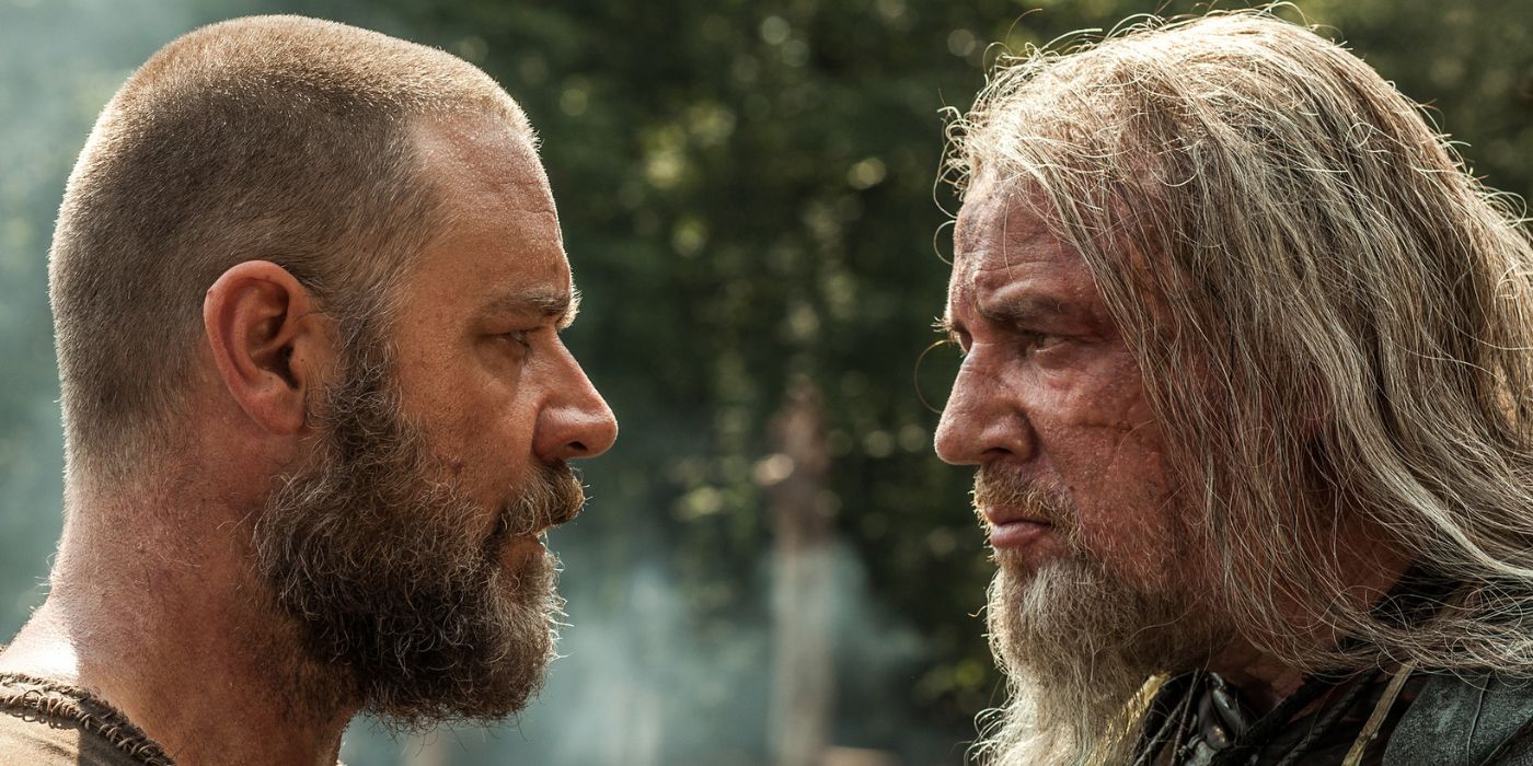 Russell Crowe como Noah encara Ray Winstone como Tubal-cain em Noah.