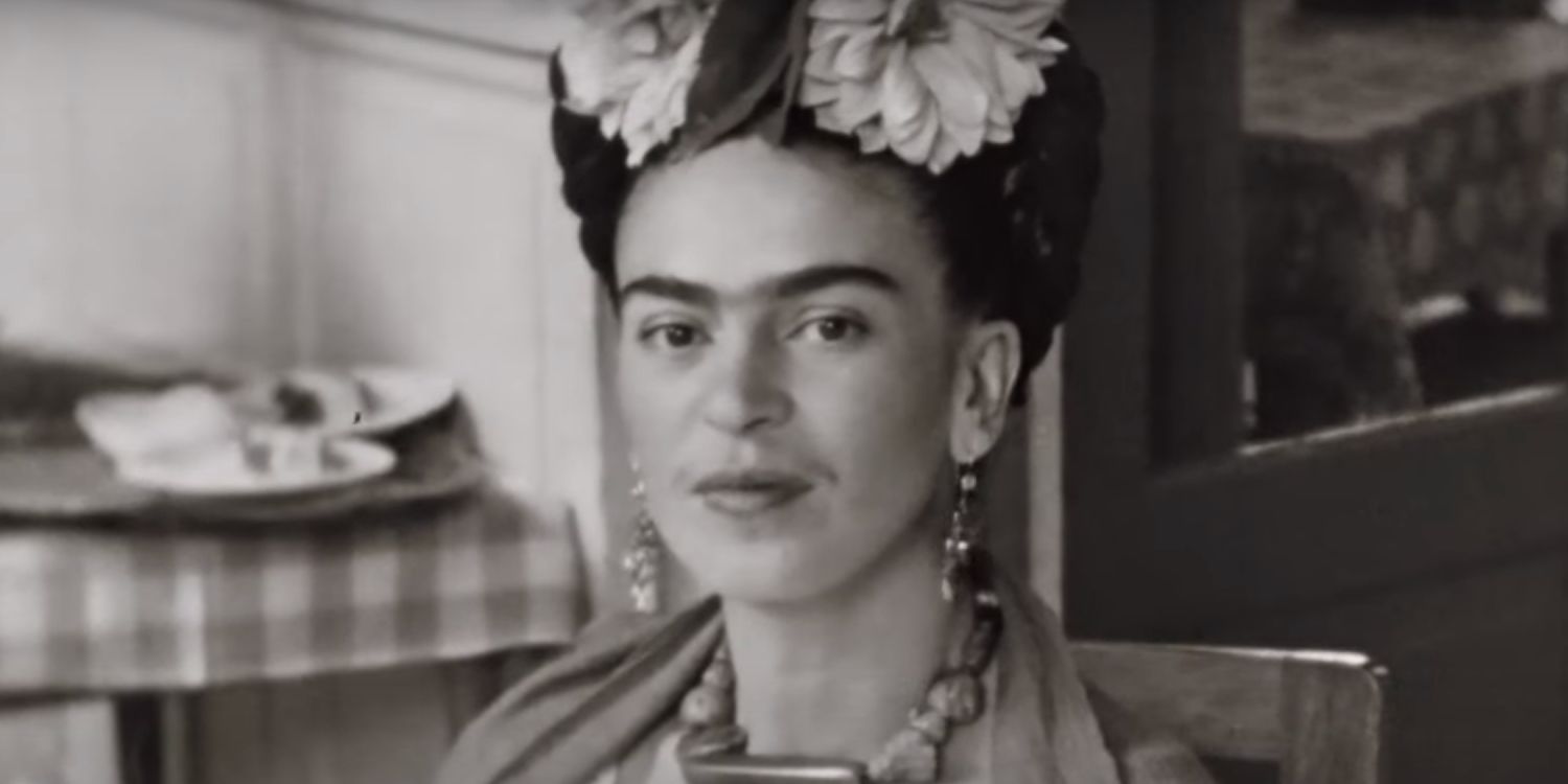 Frida Kahlo sorrindo em Frida 2024