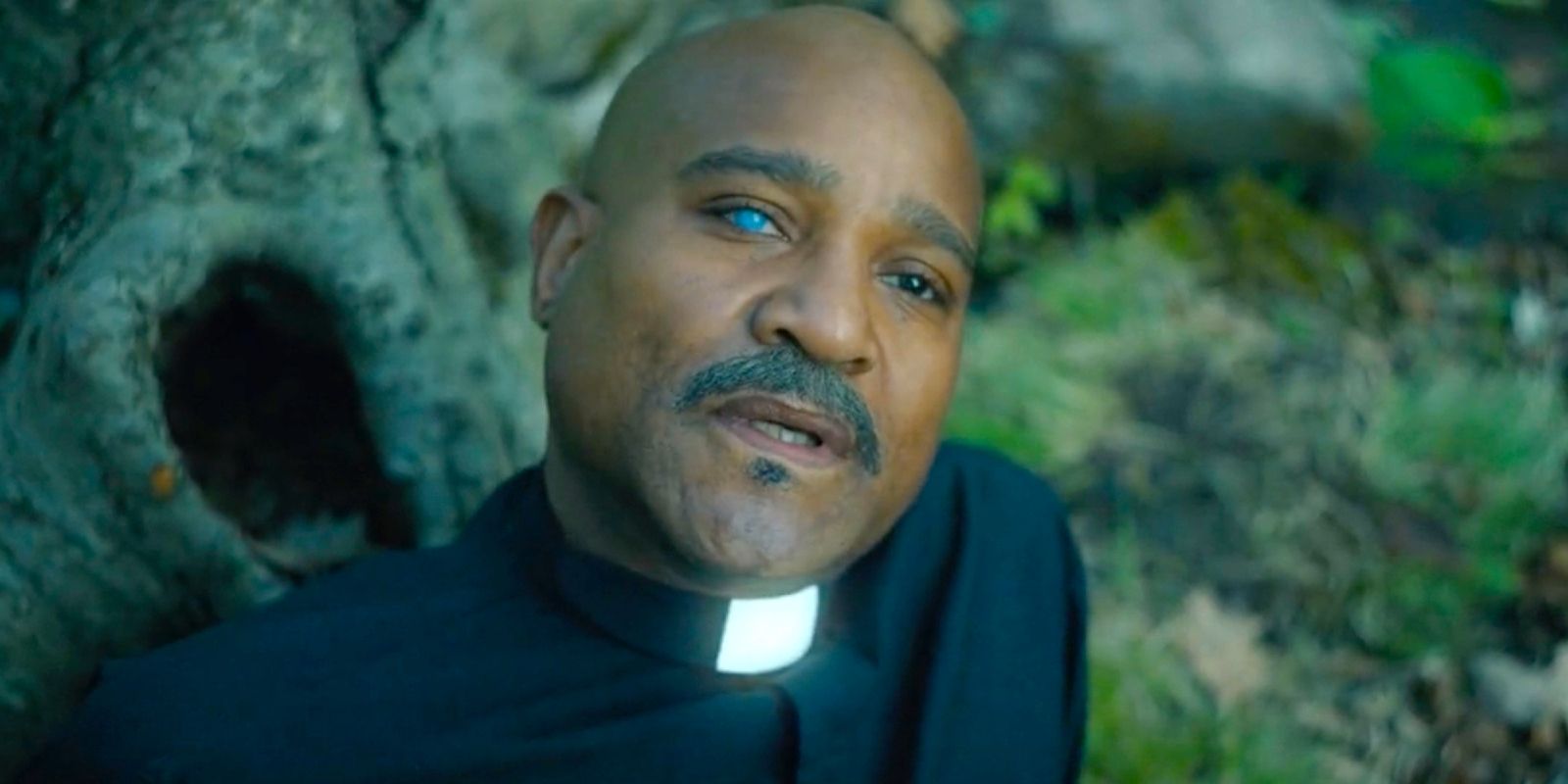 Seth Gilliam as Father Gabriel looking up in The Walking Dead: The Ones Who Live episode 5.